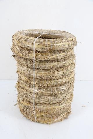 <h4>Wreath Straw 30/5cm (52x10pcs Pallet)</h4>