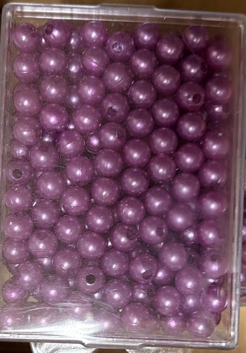 <h4>Perles lilas par 250</h4>