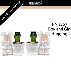 arr4 Hyacint RN - Boy and girl hugging