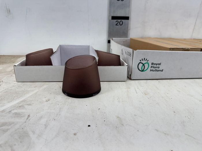 <h4>HUIS EN TUINDECO H%</h4>