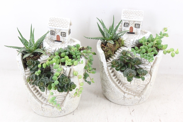 <h4>arr3 SN - Hill top house/garden</h4>