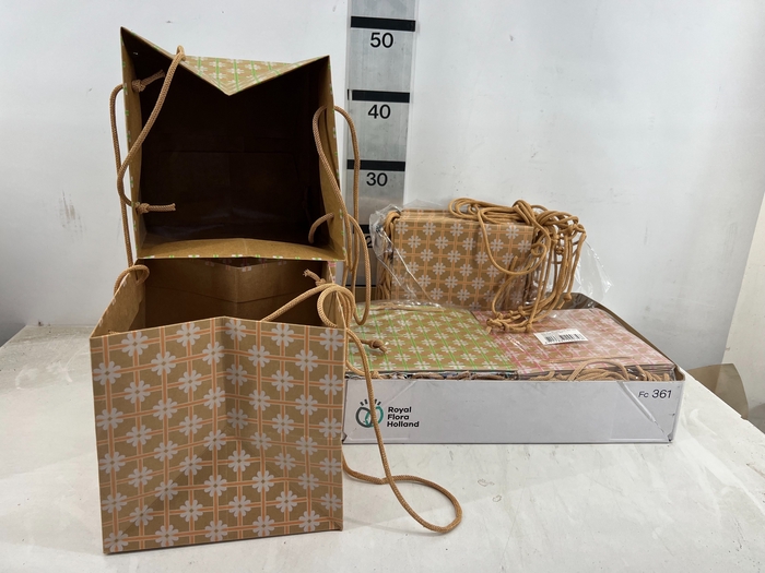 <h4>HUIS EN TUINDECO H%</h4>