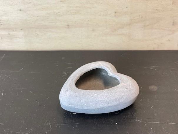 <h4>PLANT. CEMENT HART 12*11*4</h4>