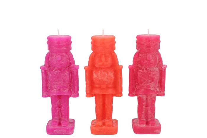 <h4>Frosty Nutcracker Fuchsia Mix Candle 4x4x12cm</h4>