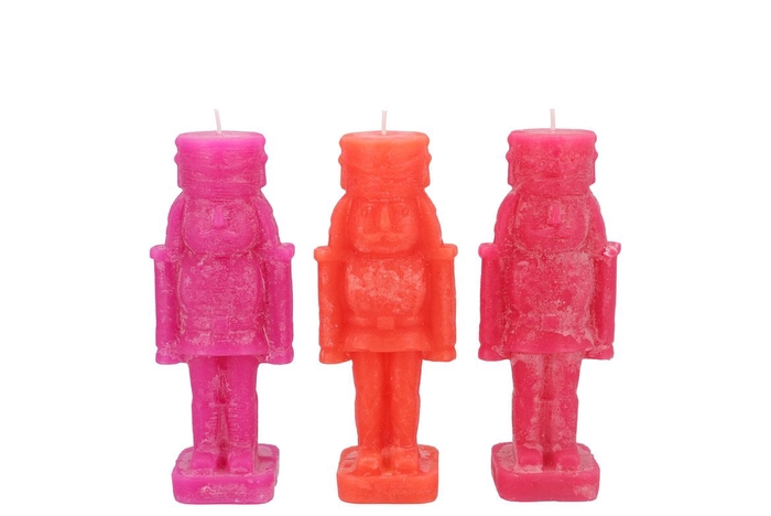 <h4>Candle Frosty Nutcracker Fuchsia Mix 4x4x12cm</h4>