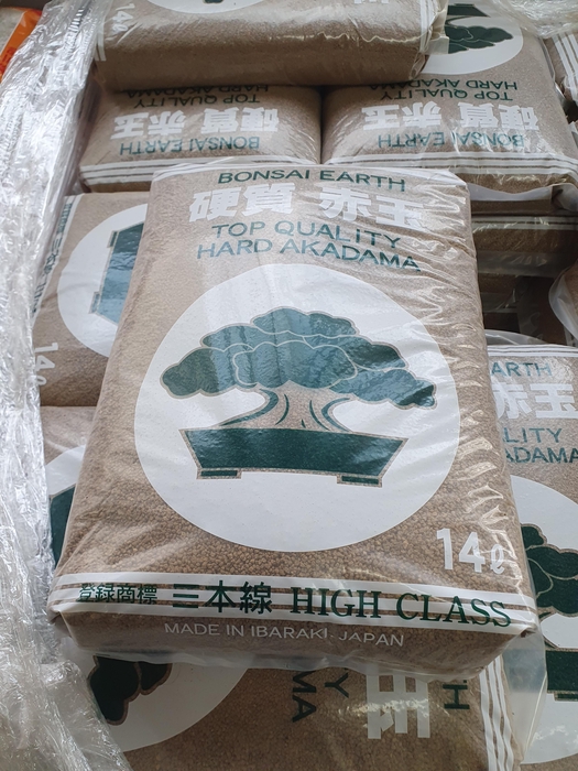 <h4>Akadama 14 liter, 2 mm grain size,</h4>