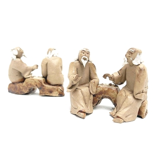 Two chinese men, unglazed, height 8cm, box 12 or 6 pcs.