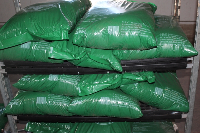 TERRA VEGETAL PARA VASO E FLOREIRA 25KG