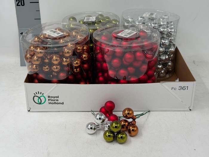 <h4>KERSTBAL IN DOOS H%</h4>