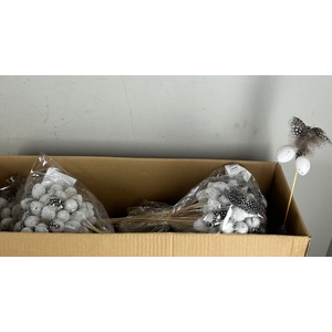 Stick 3 Eggs+Feather White