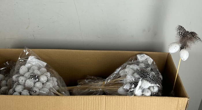 <h4>Stick 3 Eggs+Feather White</h4>