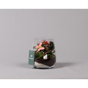 Glas alzada met arrangement en vlinders