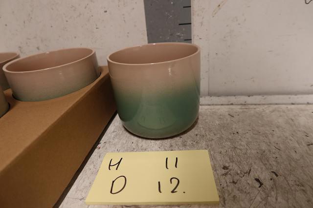 <h4>HUIS EN TUINDECO H%</h4>