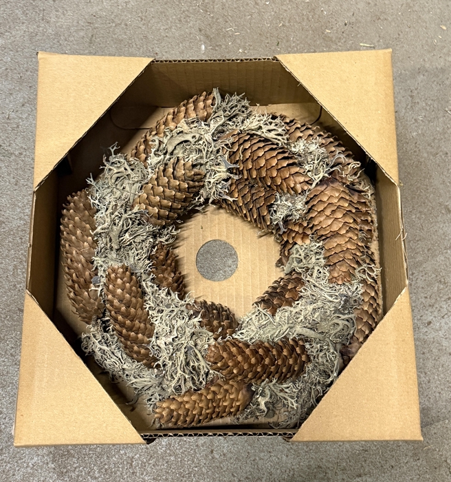 <h4>Dried wreath 'Christmas grey moss cones' - 30 cm</h4>