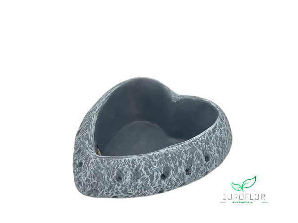 CEMENT HEART 17cm