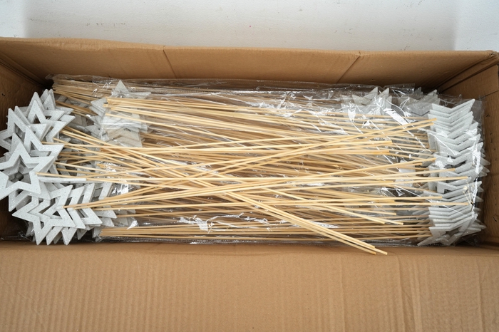 <h4>Pick star open d.9cm+50cm stick white glitter</h4>