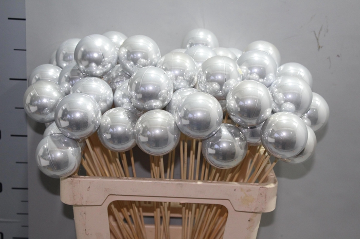 <h4>KERSTBAL OP STOK H%</h4>