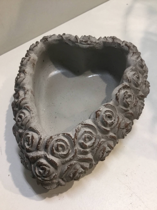 HEART WITH ROSES PLANTER GREY 15,8*13,5*H6