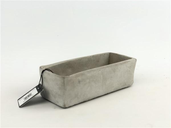 <h4>PLANT. CEMENT 18*8*6</h4>