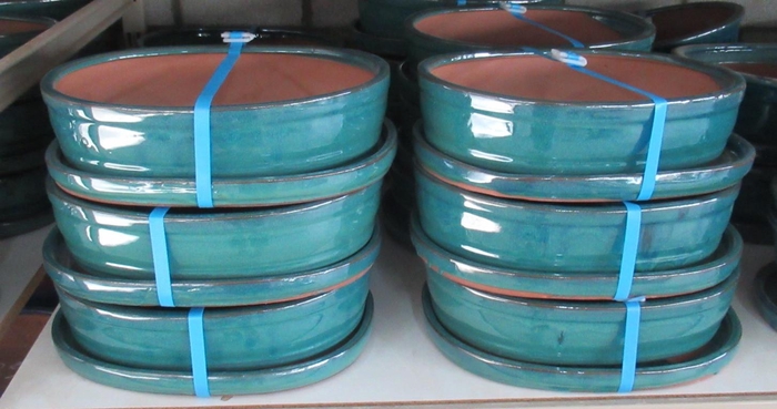 <h4>Bonsai pot oval glazed green, with plate ( 31x24x9)</h4>