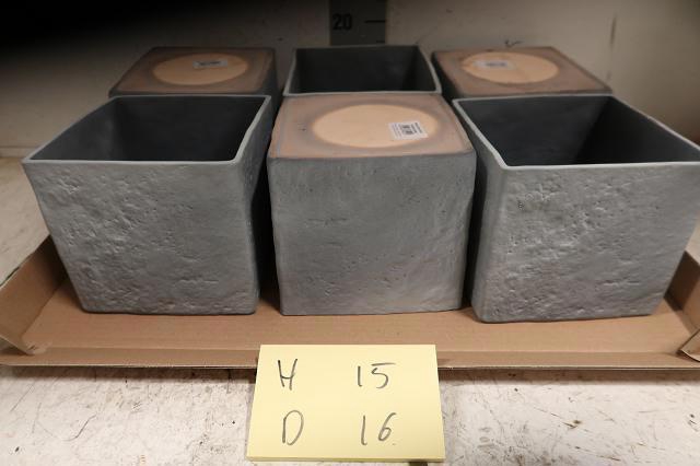 <h4>HUIS EN TUINDECO H%</h4>