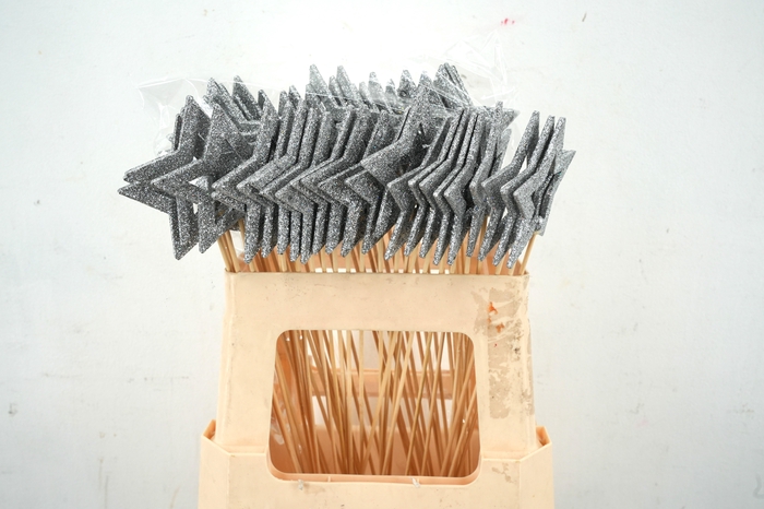 <h4>Pick star open d.9cm+50cm stick silver glitter</h4>