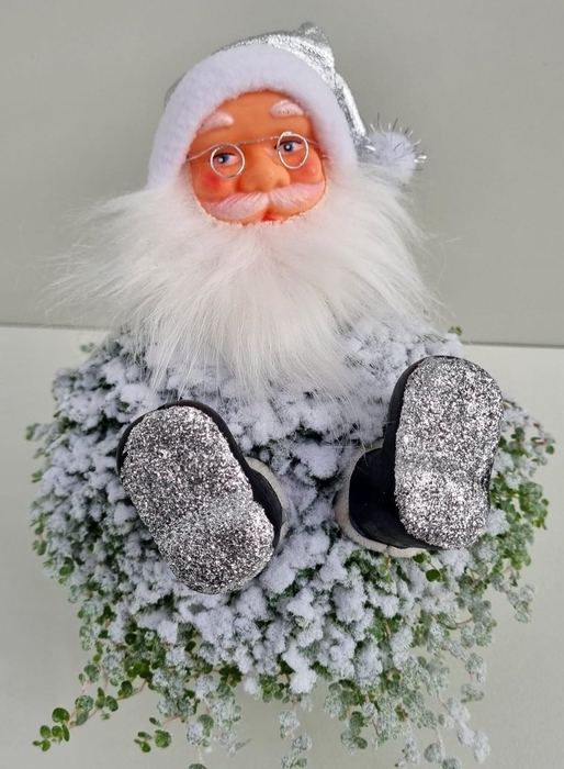 <h4>K34 Kerstman Zilver Met Sneeuw</h4>