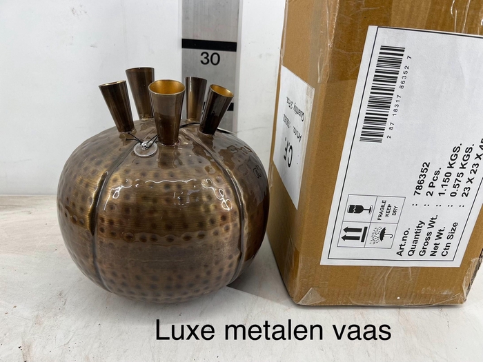 <h4>HUIS EN TUINDECO H%</h4>