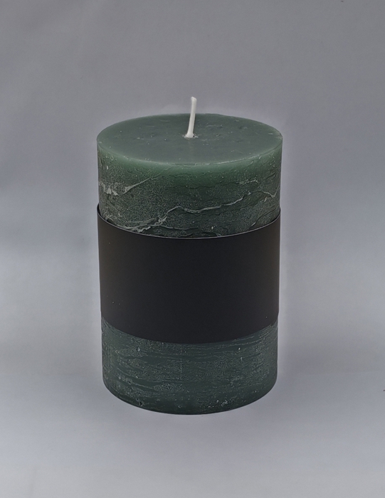 <h4>DF11-731280400 - Pillar candle Lucian d6.8xh9.5 rustic forest green</h4>