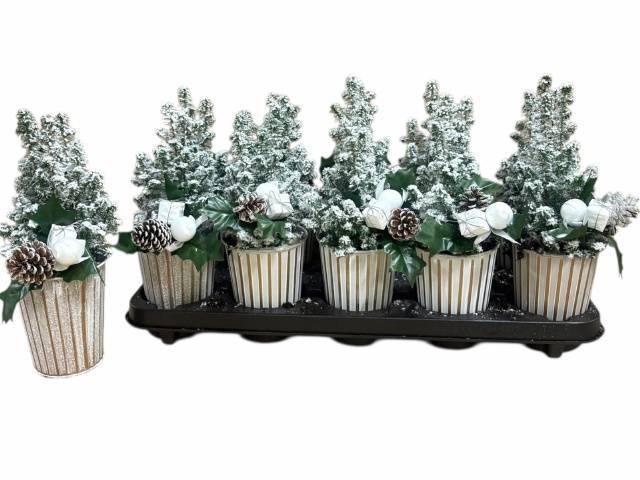 <h4>KERSTBOOM VERSIERD</h4>