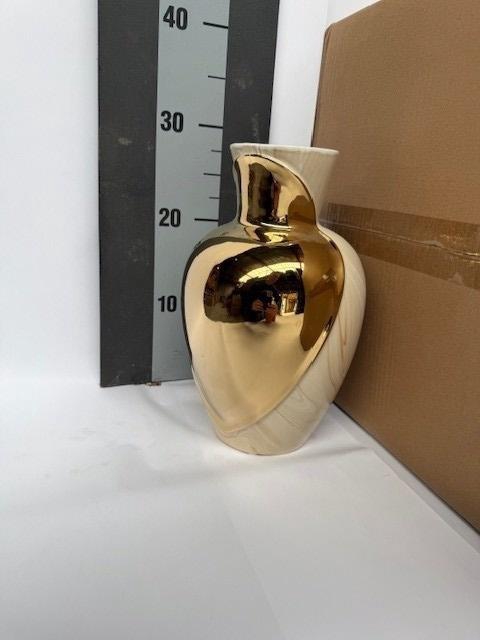 <h4>HUIS EN TUINDECO H%</h4>