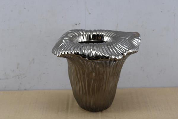 <h4>Vaas Brons 11x13,5 H%</h4>