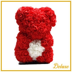 (04)Beer DELUXE op standaard  25cm rood met wit hart in luxe Cadeauver