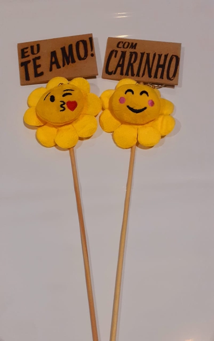 <h4>PLAQUINHA DE MADEIRA EMOTS P</h4>