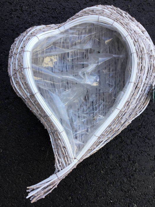 basket heart 48x39xh14 (inner 33x26)