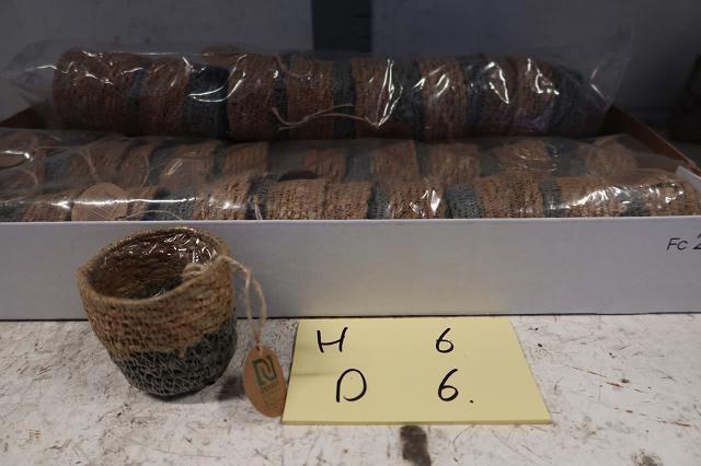 <h4>HUIS EN TUINDECO H%</h4>