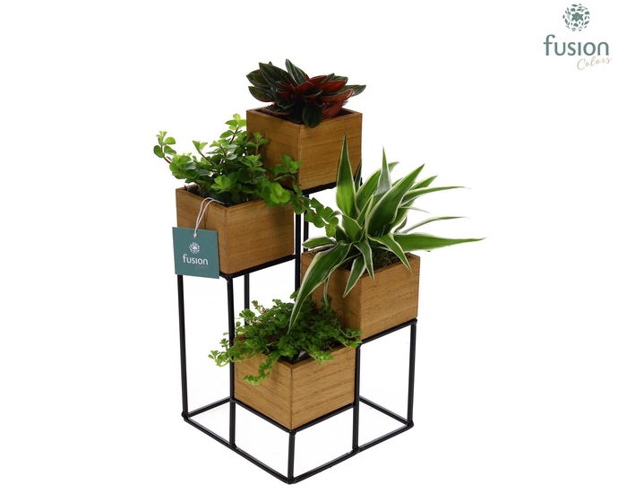 <h4>Tower hout met metaal met groene planten</h4>