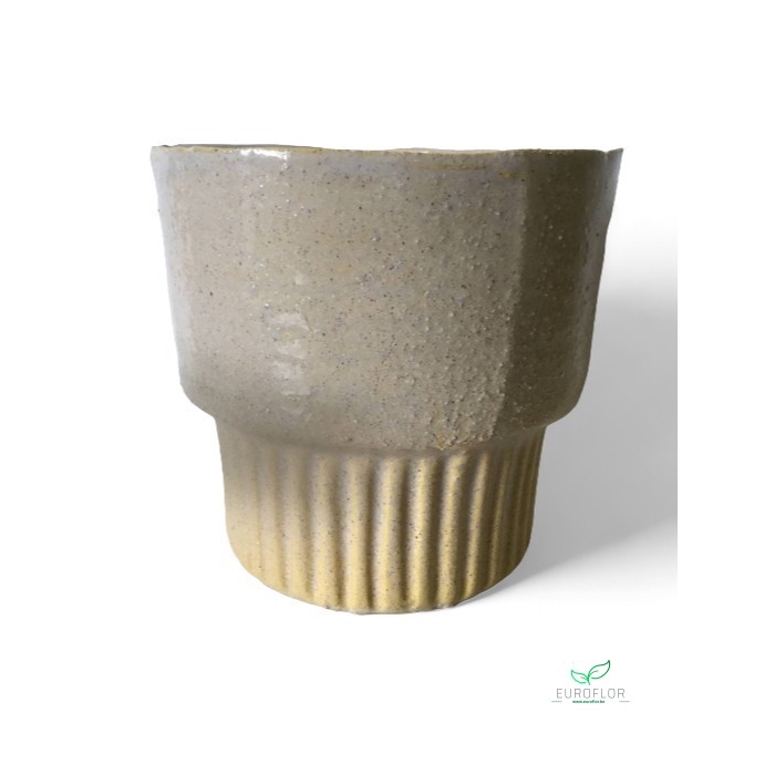 <h4>CERAMIC PLANTER</h4>