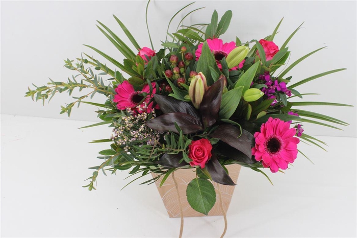 <h4>Boeket Nora Cerise</h4>