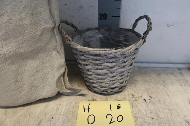 <h4>HUIS EN TUINDECO H%</h4>