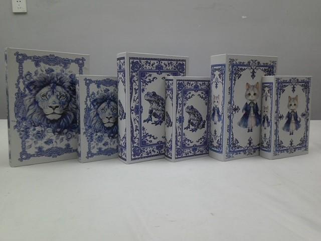 <h4>Book Box 30x21cm Cat/Frog/Lion</h4>