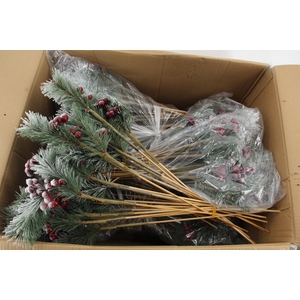 Stick Berries Red/Pinus+Snow