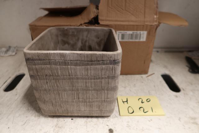 <h4>HUIS EN TUINDECO H%</h4>