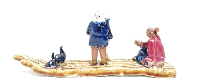 <h4>Chinese men on bamboo raft, glazed, height 7 cm. 7 or 3 pcs.</h4>