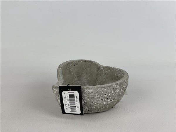 <h4>Heart cement planter grey 13,5*13,5*h6</h4>