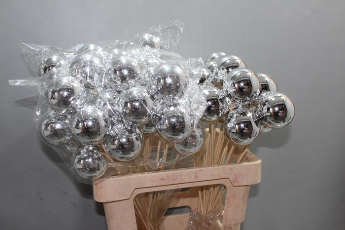 <h4>KERSTBAL OP STOK H%</h4>