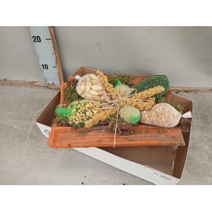 Dakpan met vogelvoer