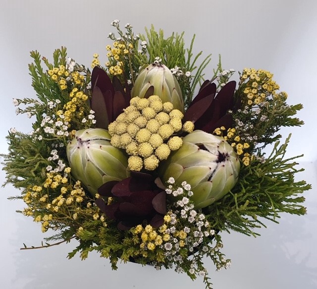 Bqt - Easter Bouquet White 3Protea (p/bnch)