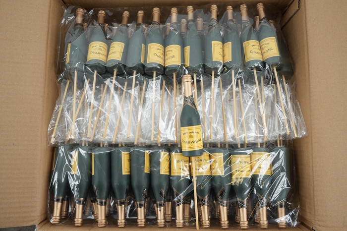<h4>Pick Champagne bottle 13,5x4cm+12cm stick green 24pce/bag</h4>