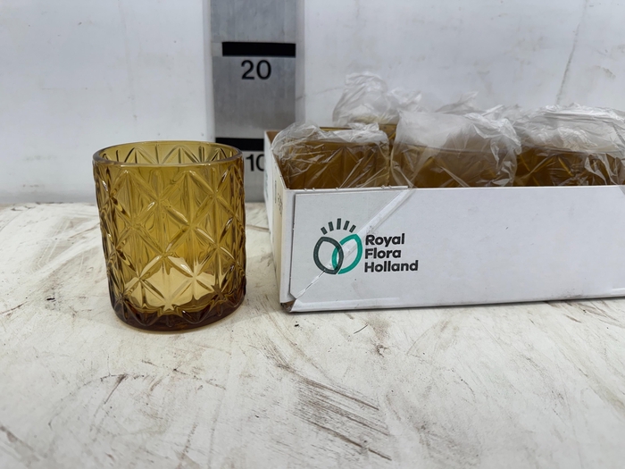 <h4>HUIS EN TUINDECO H%</h4>